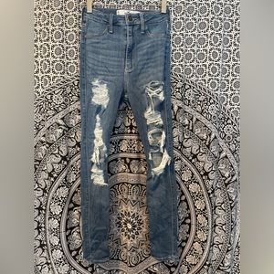 Hollister Jeans - Curvy Ultra High-Rise Jean Leggings - 0 w24 L26